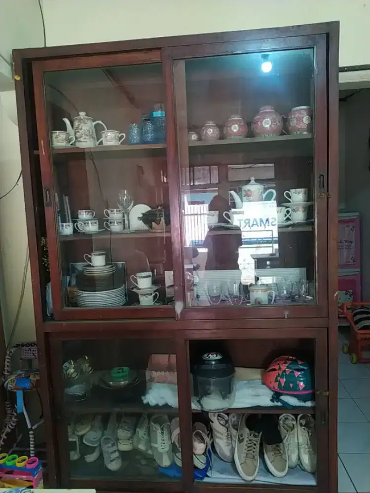 lemari jati / lemari pajangan