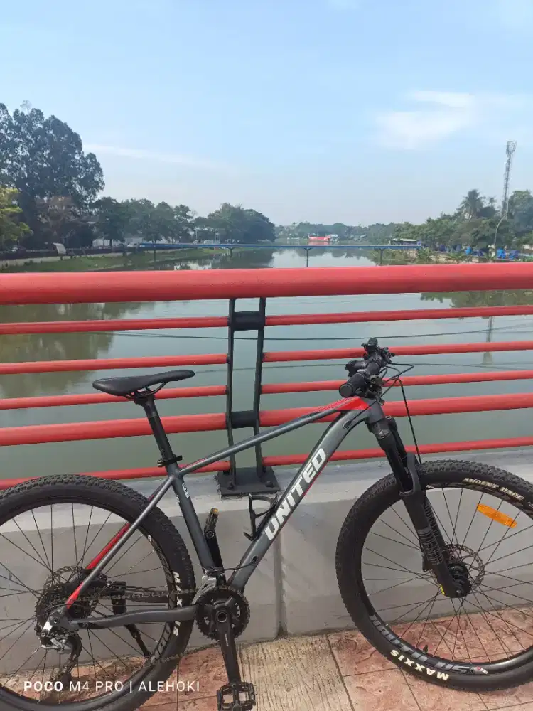 Jual clovis 5 barang mulus ,minus sok aja gak bisa di lock