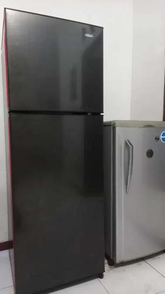kulkas 2 pintu merek aqua