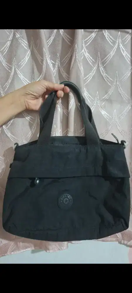 Tas Kipling warna biru