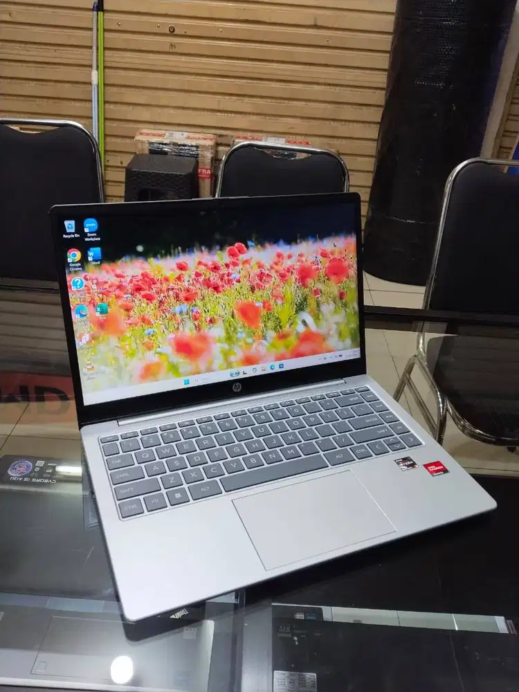 HP 14 EM0333AU Ryzen 3 7320U RAM 8GB SSD 512GB NVMe Layar 14 FHD SVA