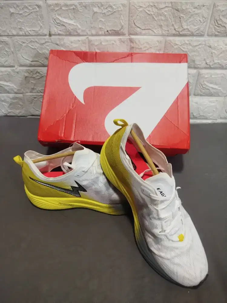 Sepatu Running Eagle TRESHOLD Plat Carbon