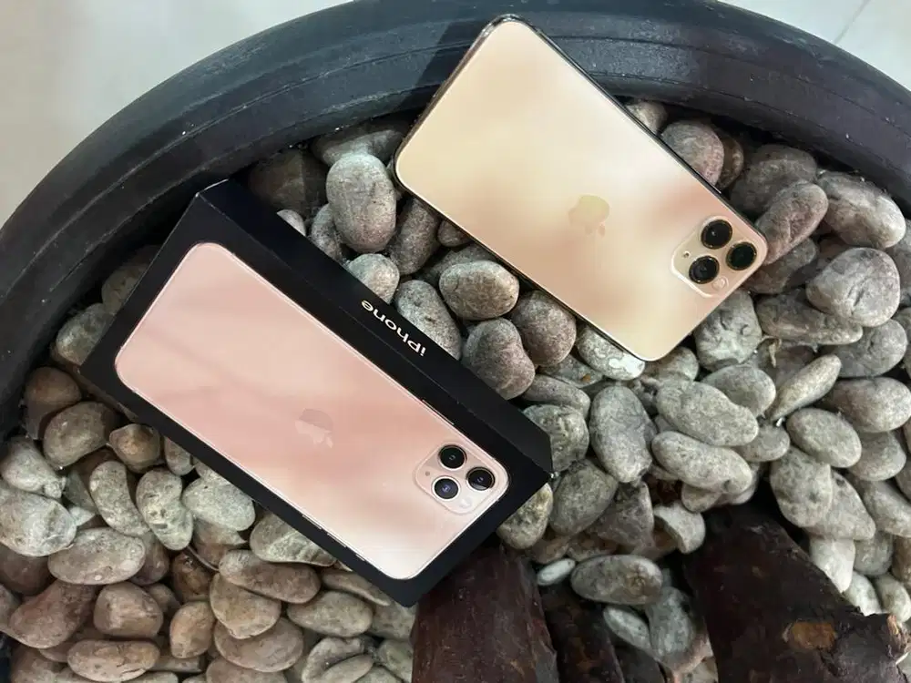 iphone 11 pro 256gb yang pertama sih