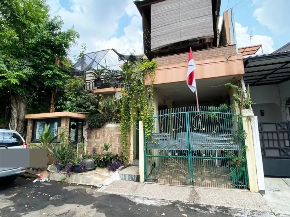Rumah 2 lantai 5 kamar hadap utara di Sektor 9