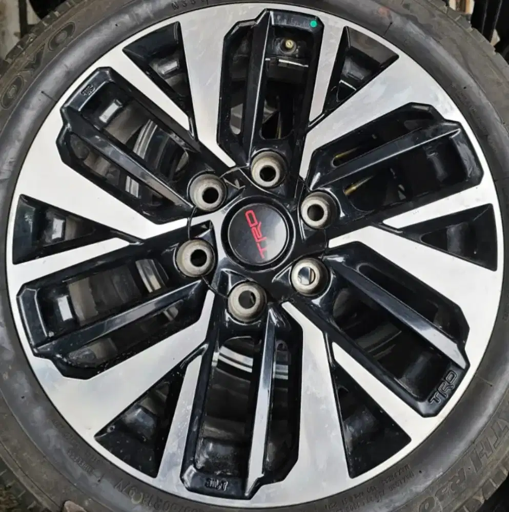 Velg OEM Fortuner TRD R18 PCD6x139.7 Black Polish. Velg Only 4pcs