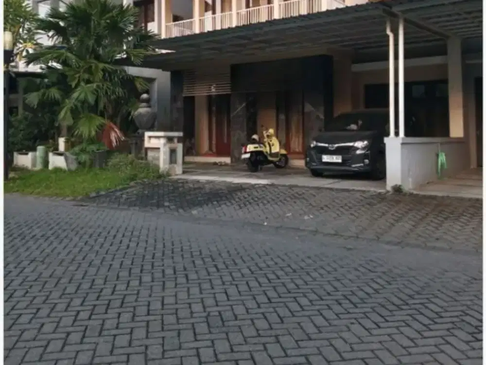 Dijual Cepat Rumah 2 Lantai  Royal Residence Cluster Depan Lagi BU
