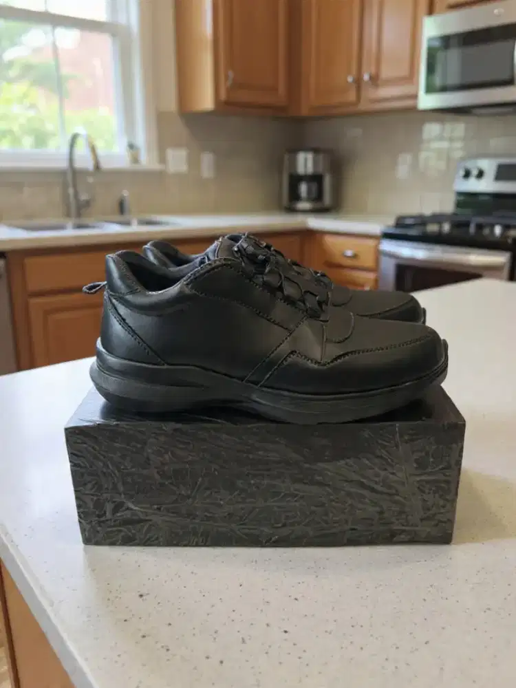 Sepatu casual pria