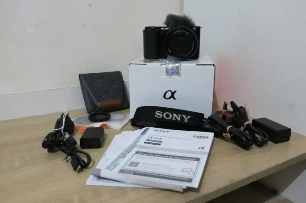 Sony ZV-E10 + Kit Lens 16-50mm F3.5-5.6 OSS APSC