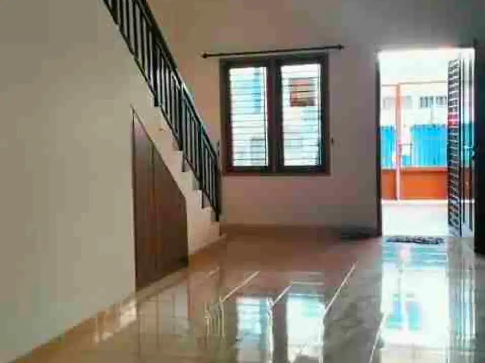 Dijual Rumah 3lantai di Permata Taman Palem