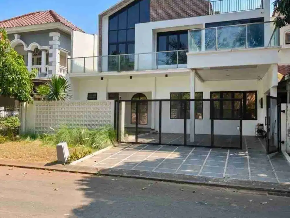 DIJUAL RUMAH MEWAH MODERN FULL RENOVASI DI LEGENDA WISATA CIBUBUR – LOKASI BOULEVARD, SEMI FURNISHED