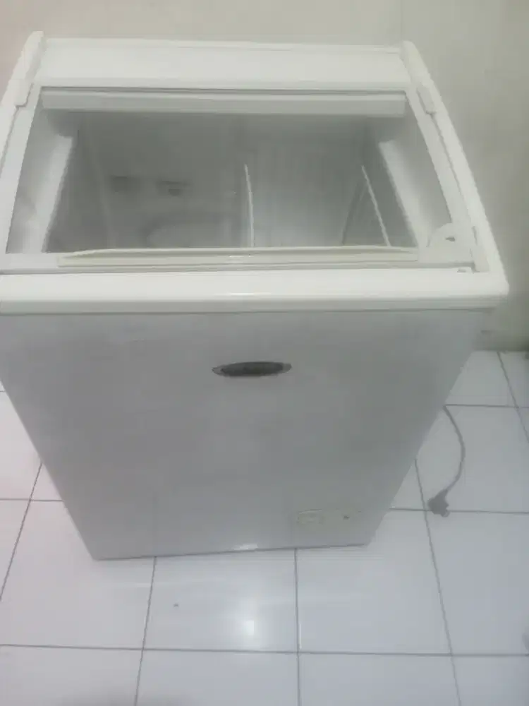 Freezer sleding kaca