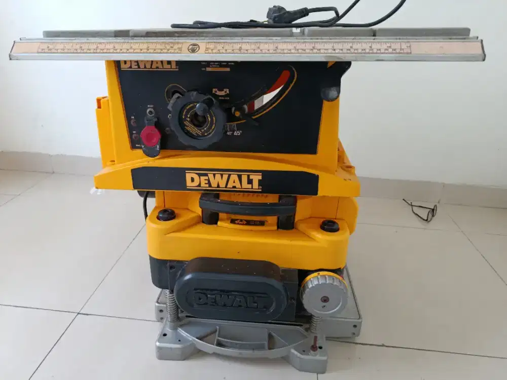 Mesin serut listrik dewalt dw735