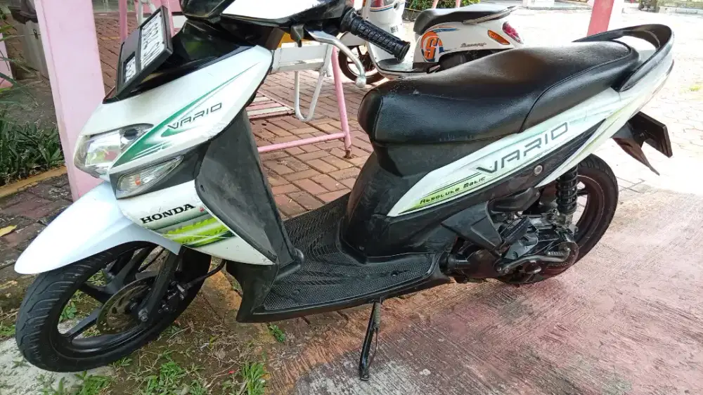 Vario 2008 putih favorit