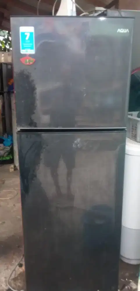Kulkas 2pintu merek Aqua
