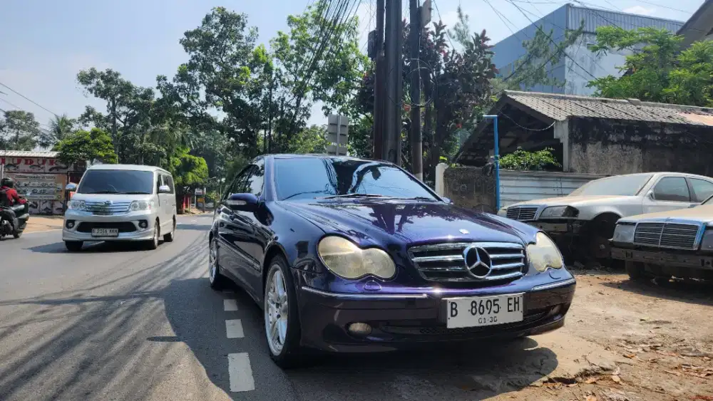 Mercedez Benz W203 C240 Avangarde Rare item KM rendah