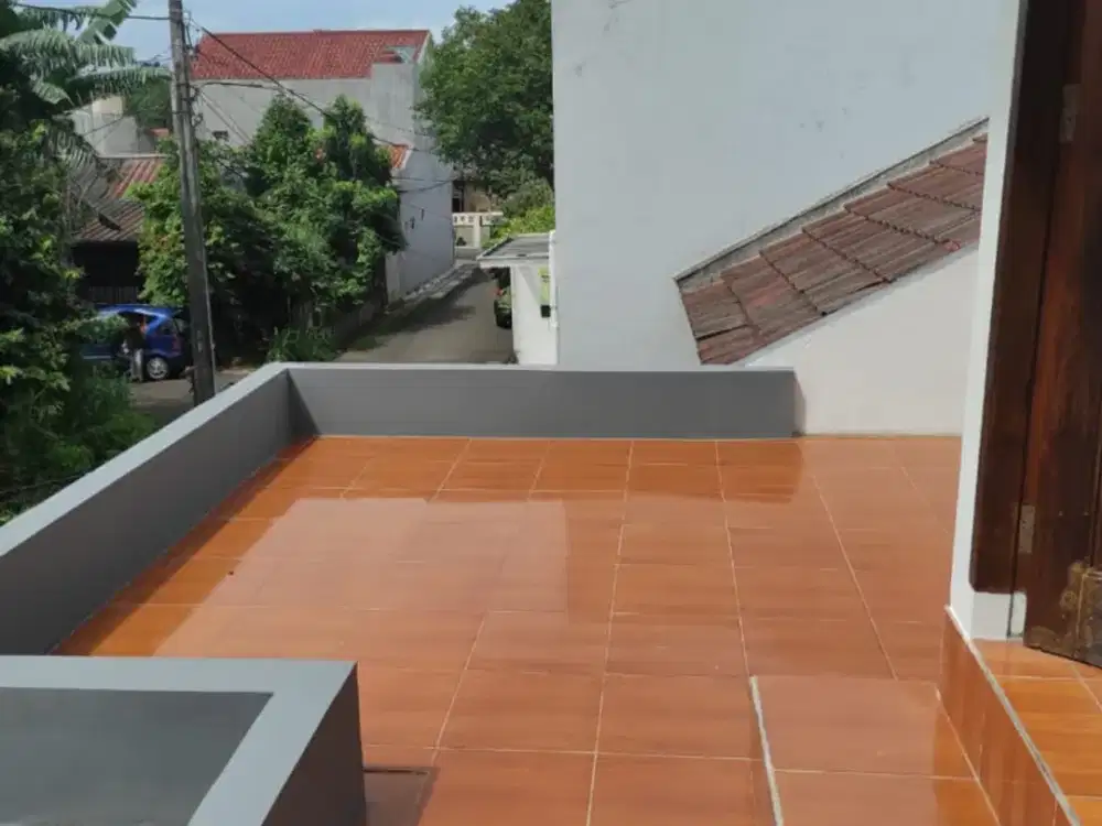 Rumah 3 Lantai 4 Kamar Hadap Selatan di Pondok Ranji