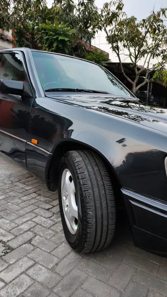 Mercedes-Benz E220 1996 Bensin