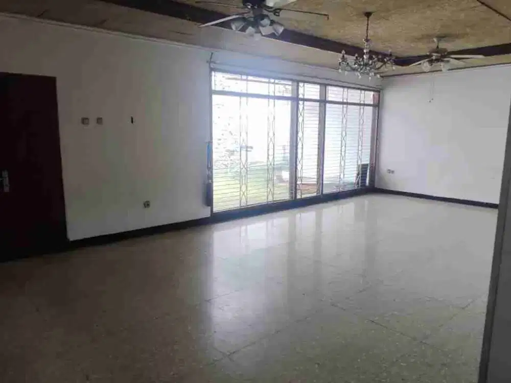 Disewakan Murah Rumah Tua Luas di Cempaka Putih Jakarta Pusat