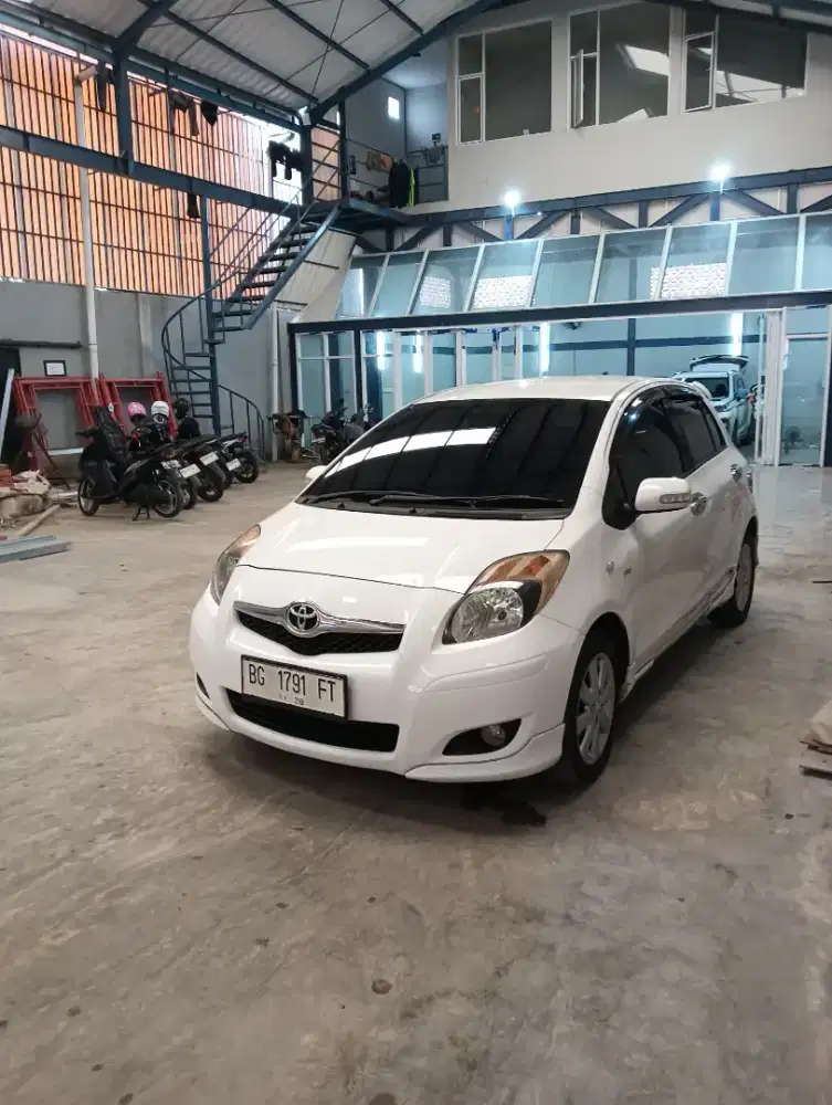 Yaris E matic Th 2011