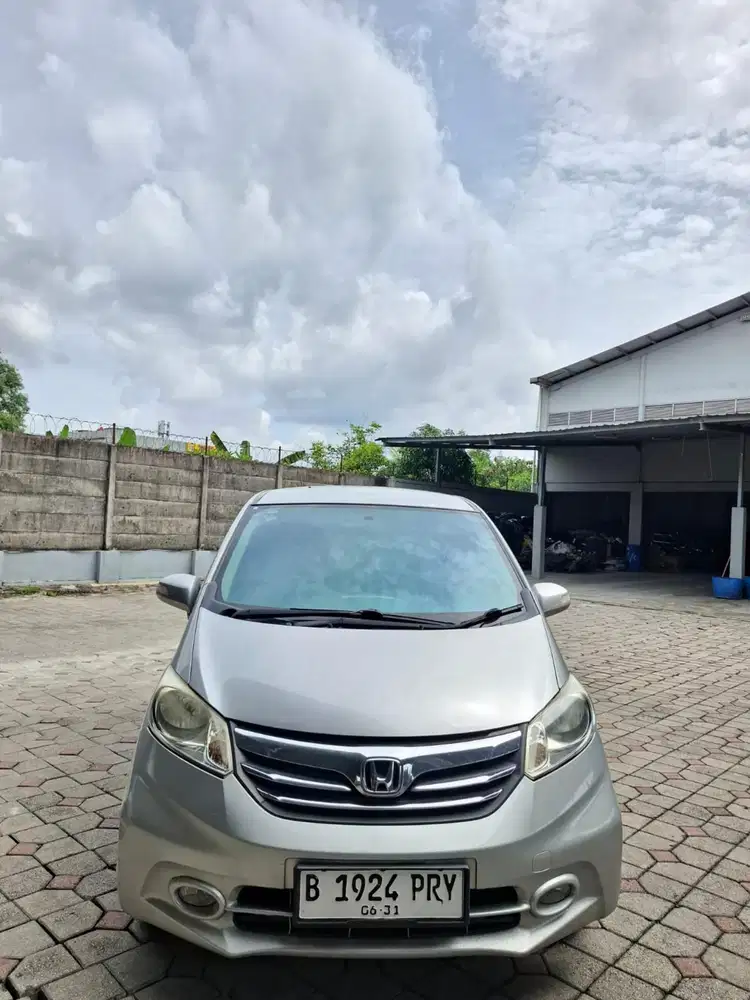 Freed 2015 S (elektrik 1 pintu) matic. Km 131rb