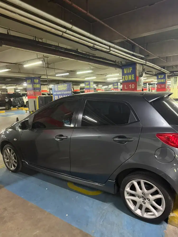Dijual mobil mazda 2