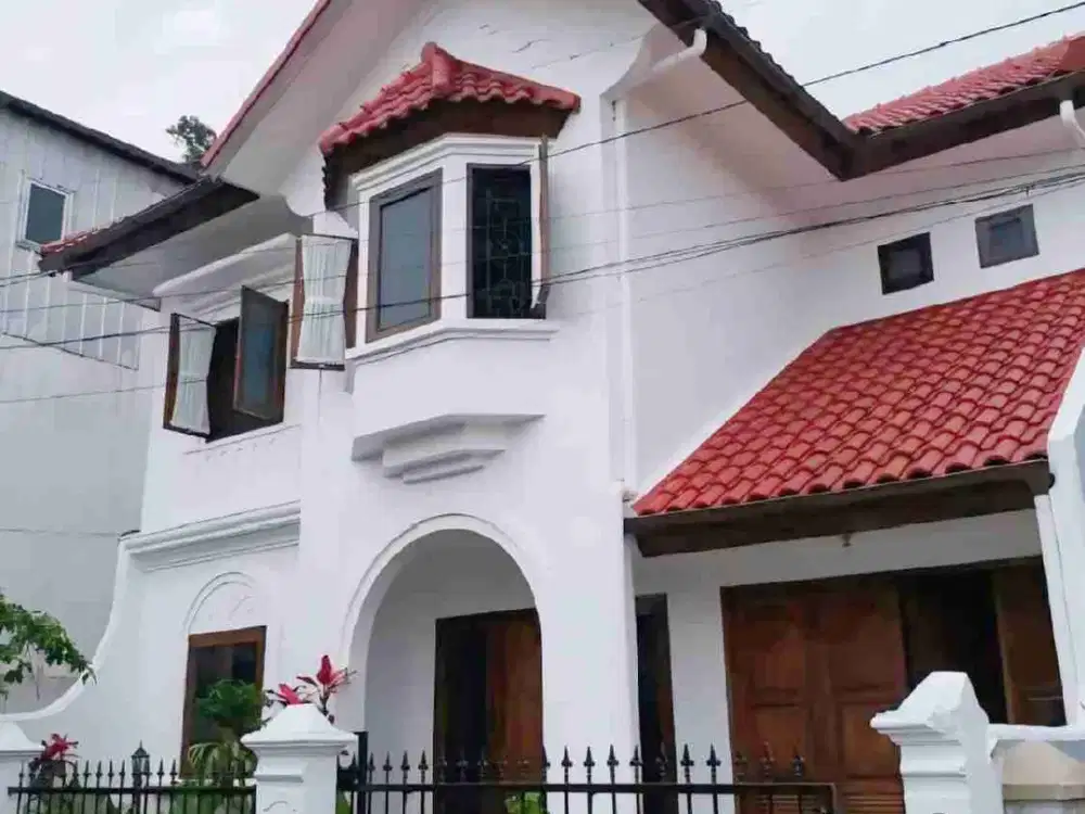 Jual Rumah Dekat Tol Pasteur Bandung Harga Murah LT 240 m² SHM Hanya Rp1,5 Miliar