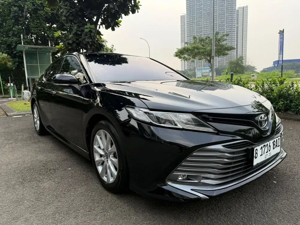 Toyota new Camry 2.5 V 2021  Super antik original servis record