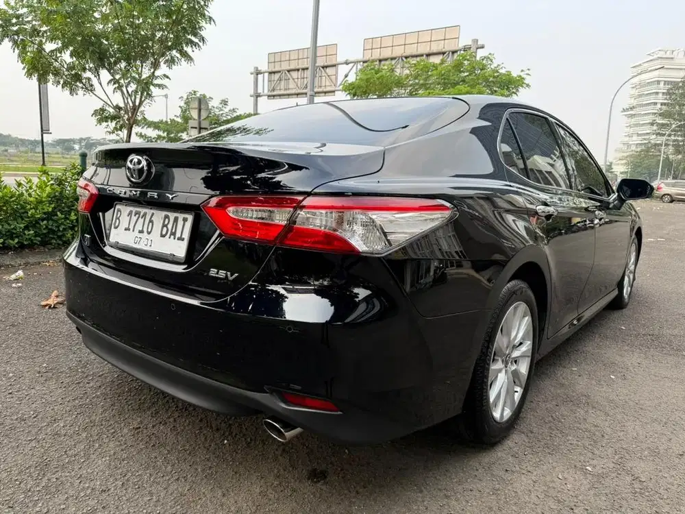 Toyota new Camry 2.5 V 2021  Super antik original servis record