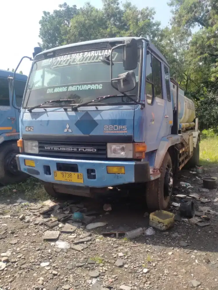 Mitsubishi fuso 220ps Tangki 10 liter orisinil 4x2 thn 2013