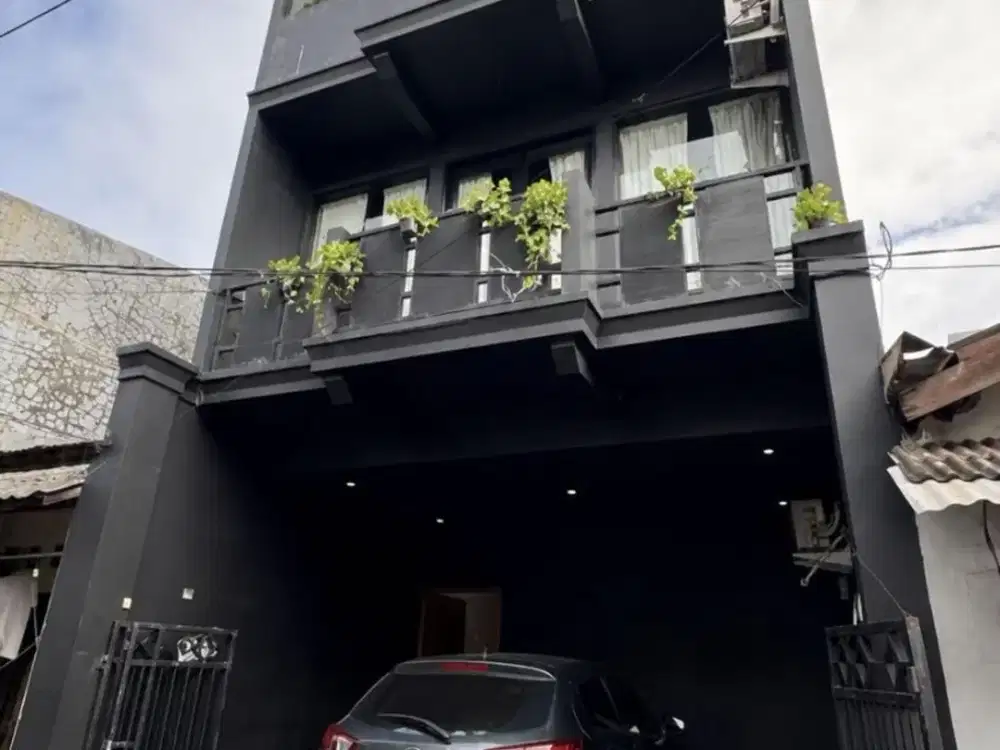 Rumah Modern 3 Lantai Industrial Style Plus Rooftop 5 Menit MRT Blok A Jaksel - SHM