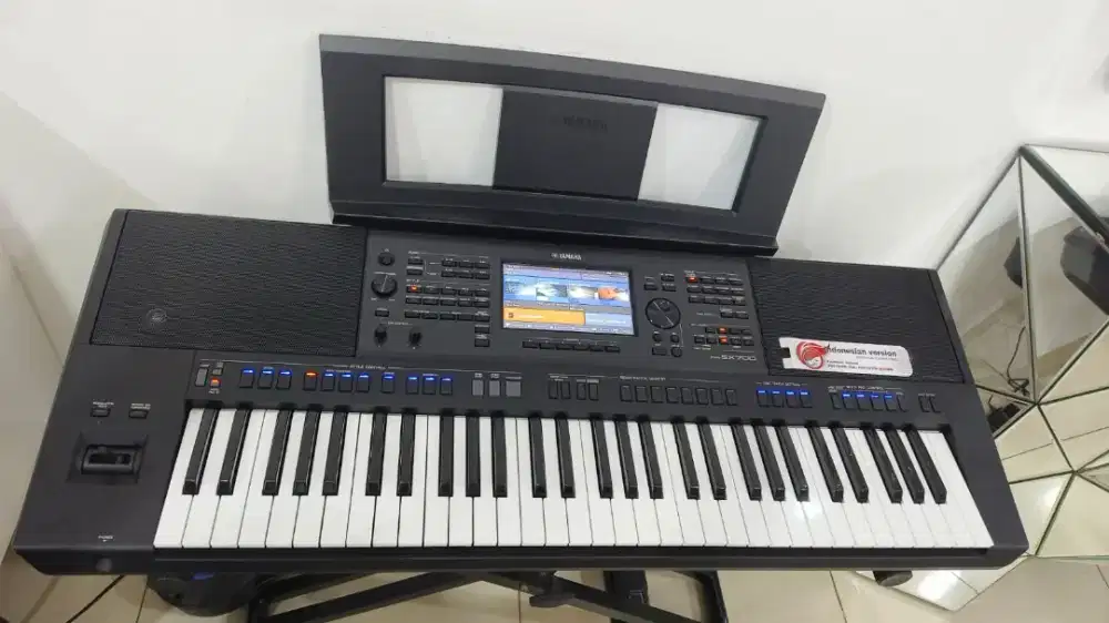 YAMAHA PSR SX 700 (SECOND LIKE NEW 99%)