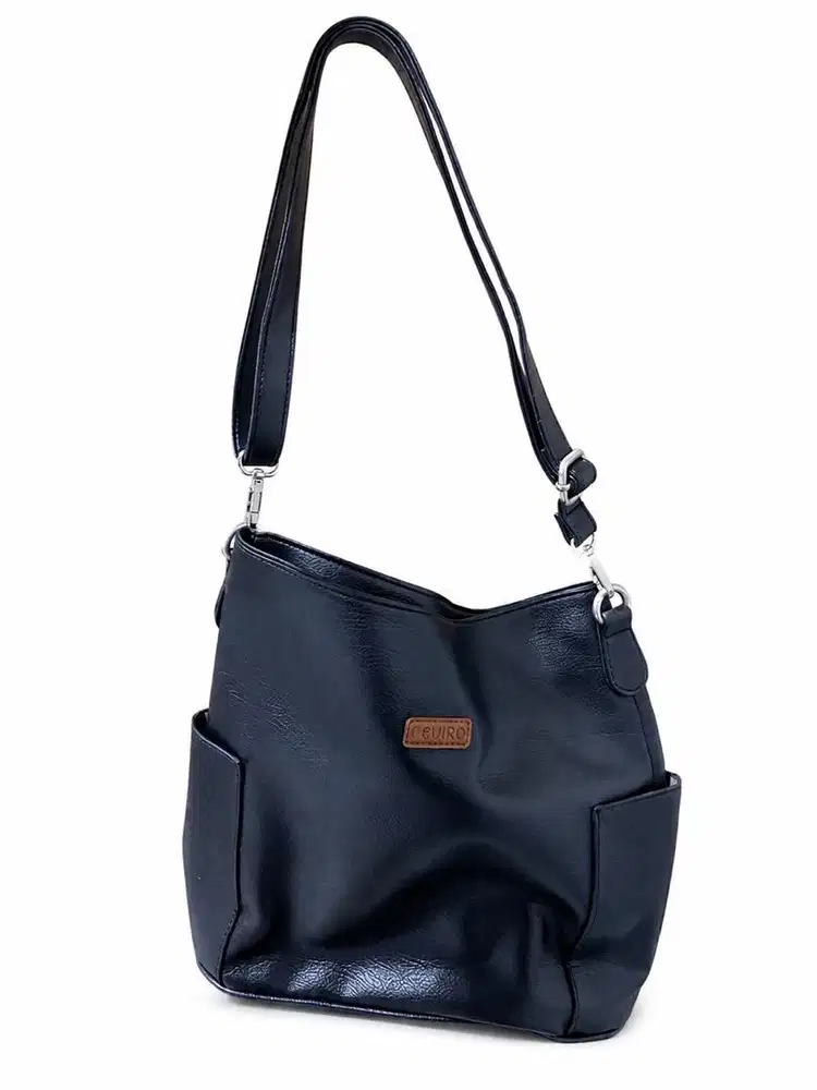 TAS HITAM UNTUK KEGIATAN APA SAJA