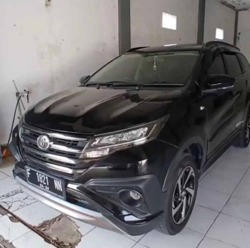 Toyota Rush 1.5 S AT Bensin 2021 Hitam