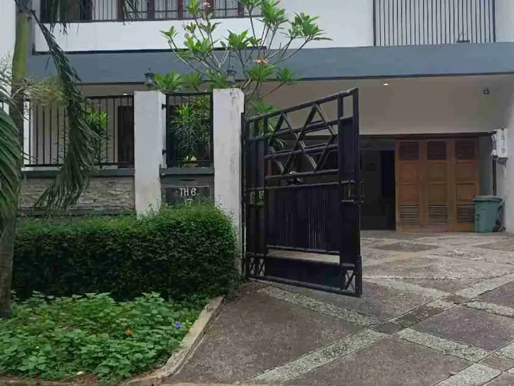 Rumah Bagus Lokasi Strategis 2 Lantai Siap Huni Pondok Indah Jakarta Selatan