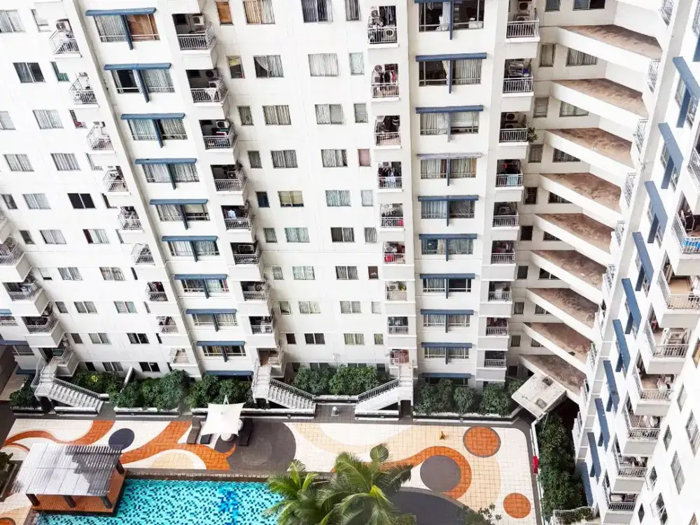Apartment Strategis 2 Bedroom View Swimming Pool di Sudirman Park, Jakarta
