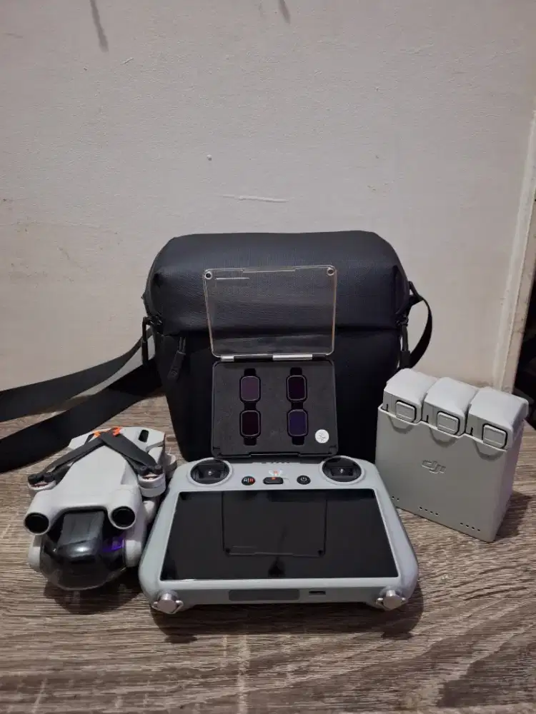 DJI Mini 3 Pro (DJI RC) Fly More Combo