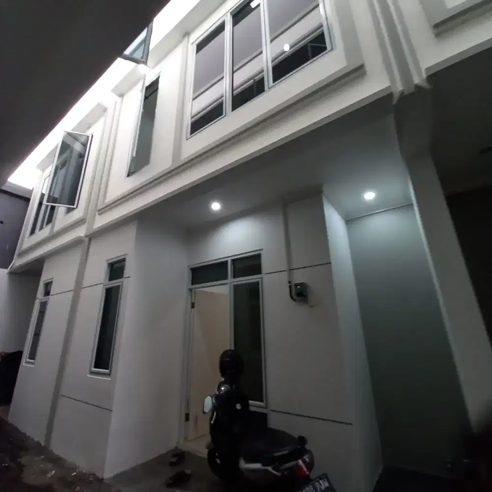 Di kontrakan rumah di jl.percetakan negara 5
