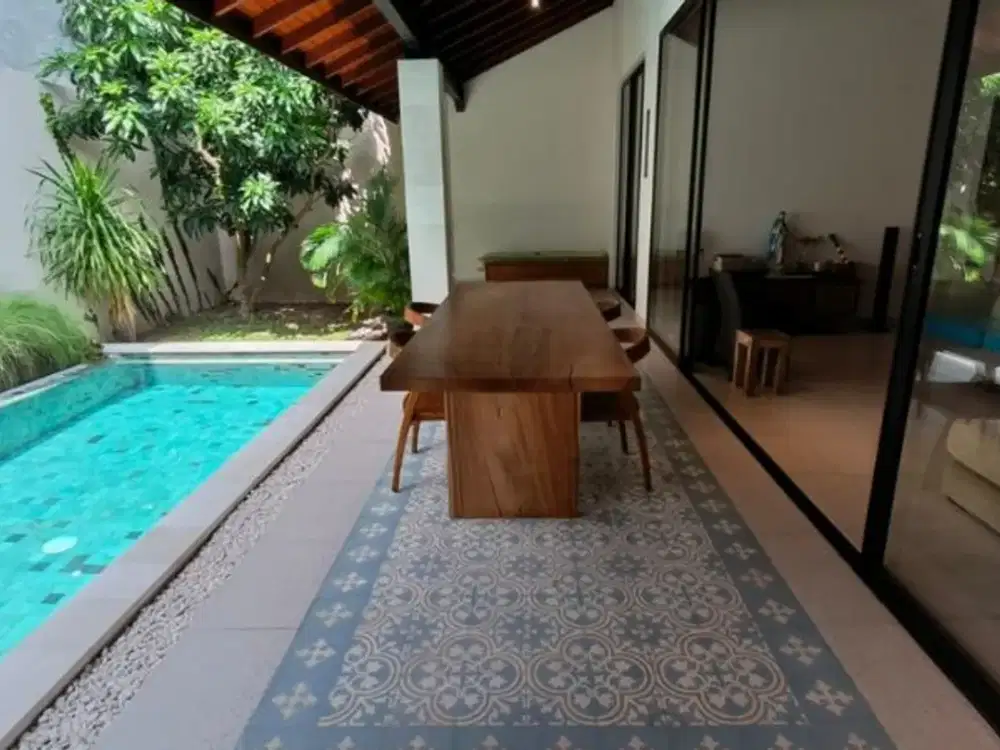 VILLA COZY DENGAN TAMAN LUAS DI SEMINYAK BADUNG - Thumbnail 2