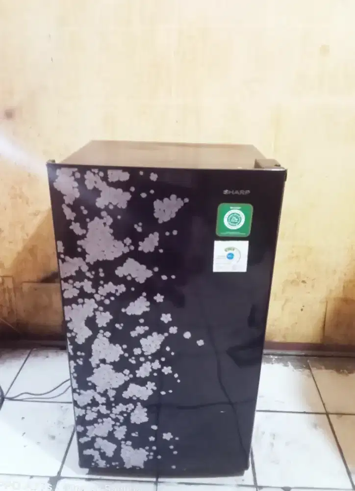 Jual kulkas minibar merek SHARP