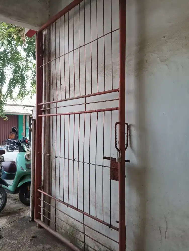 Jual pintu pagar besi merah