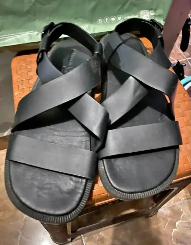 sepatu sandal pull & Bear ( 100 % original )