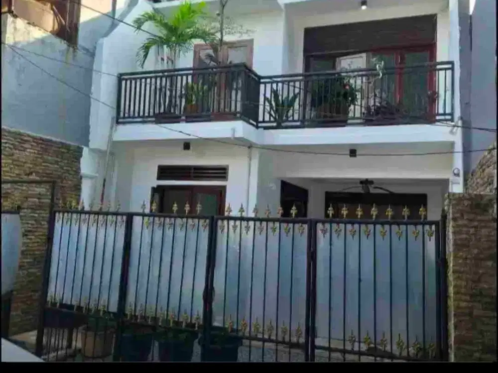 Rumah di kawasan strategis di Menteng dalam Jakarta selatan