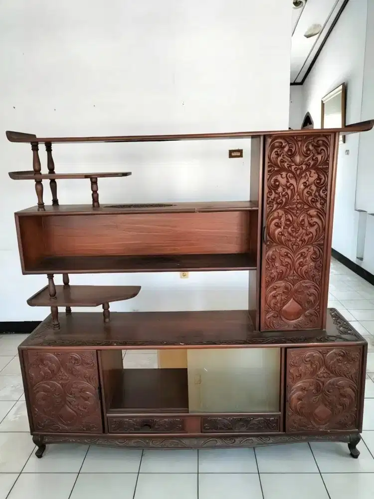 LEMARI JATI UKIR