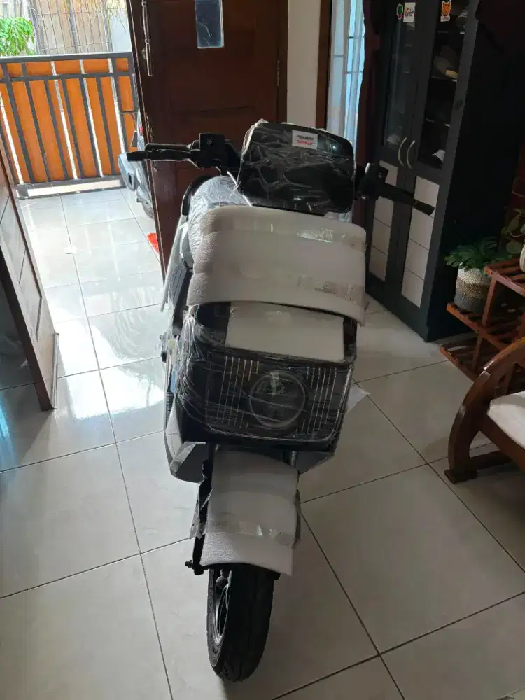 [DIJUAL] Motor Listrik Polytron Fox 200 Hitam/Black