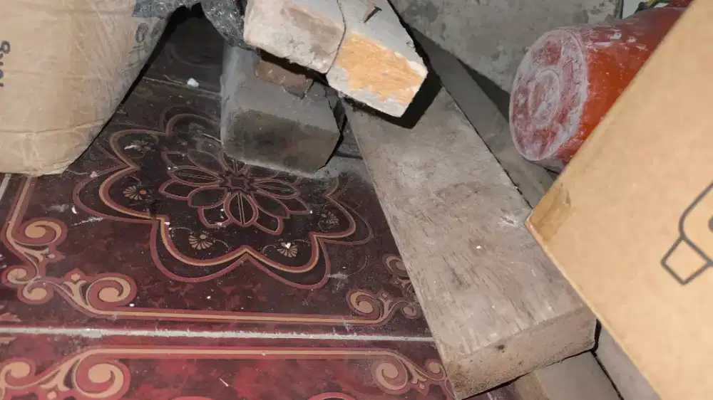 Kayu bekas bongkaran