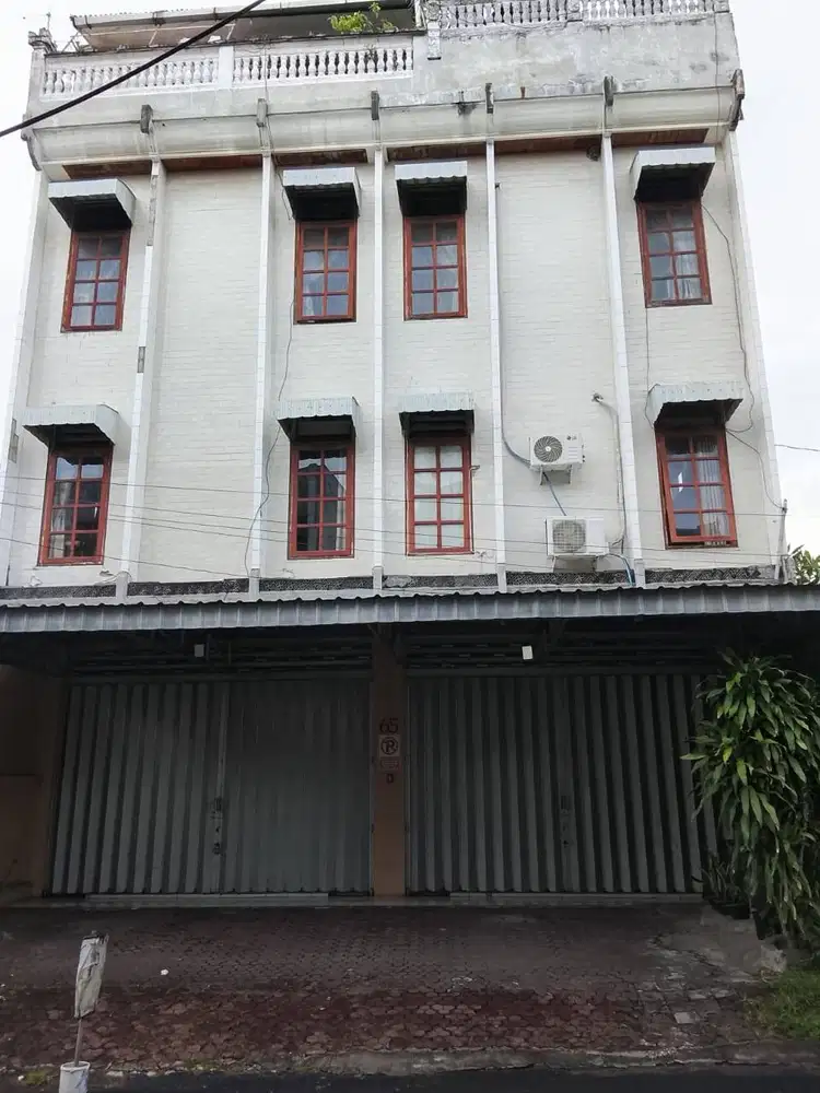 Asisten Rumah Tangga (ART) wanita