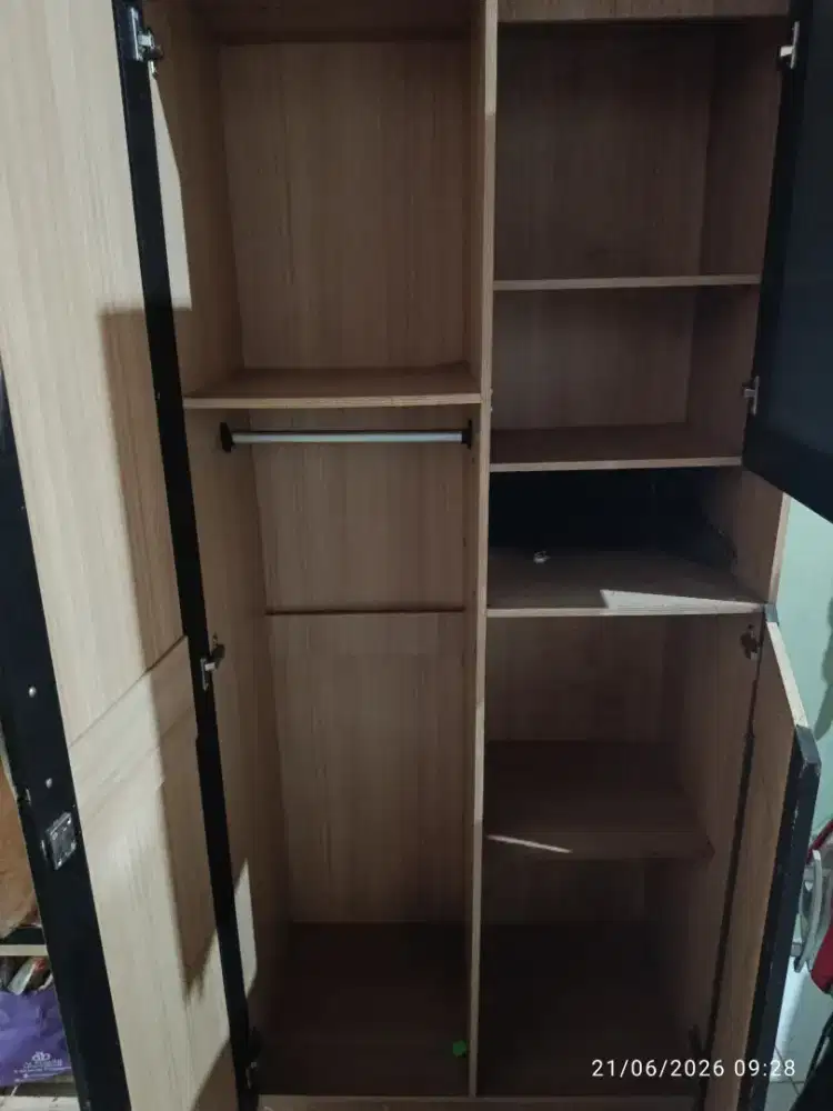 Lemari partikel board
