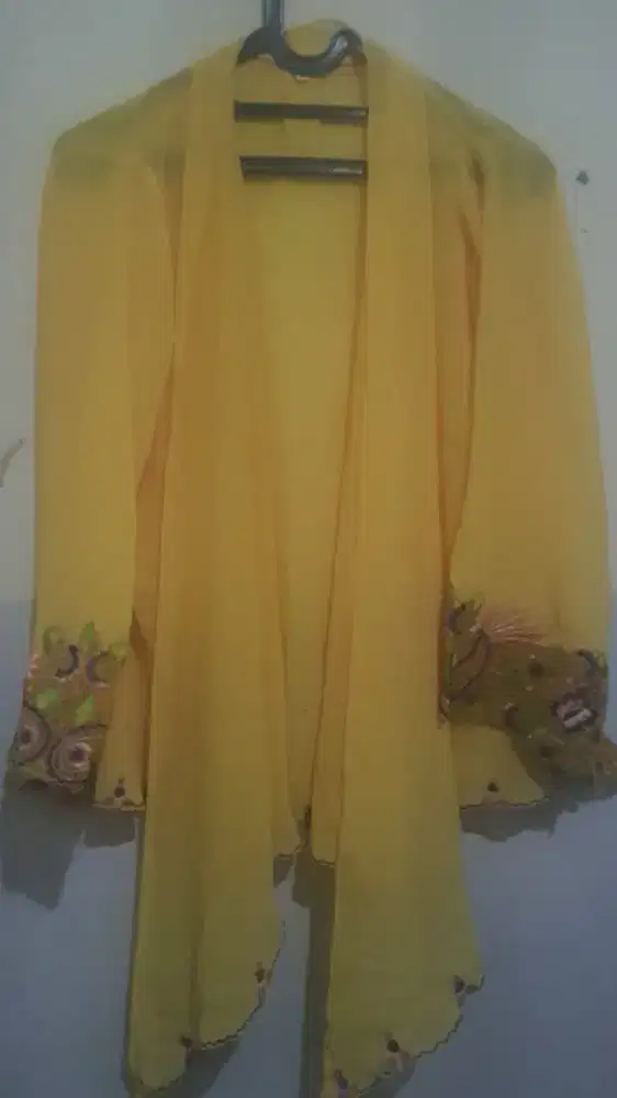Atasan kebaya brukat