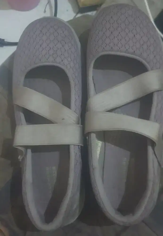 Sepatu cewek merk Skechers