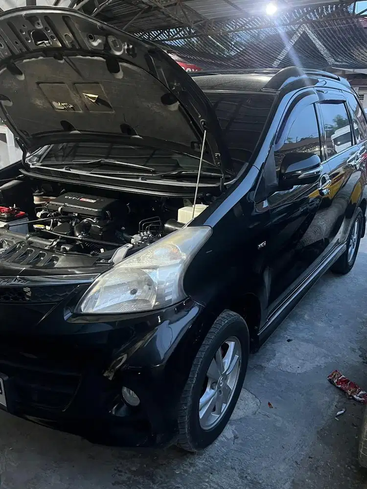 Toyota avanza veloz matic